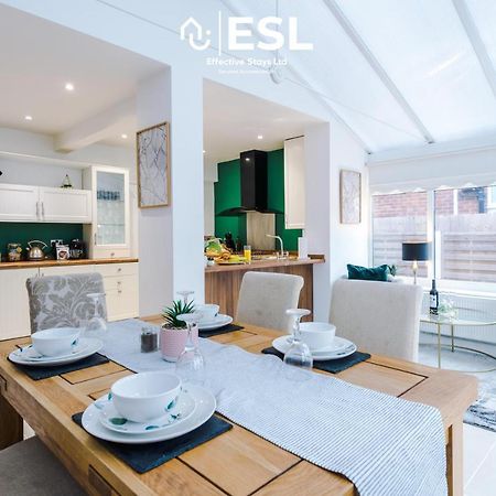 Open Plan - 3 Bedroom House - Garden And Outdoor Seating - Driveway Parking - Short Drive To City Centre Saughall Eksteriør billede