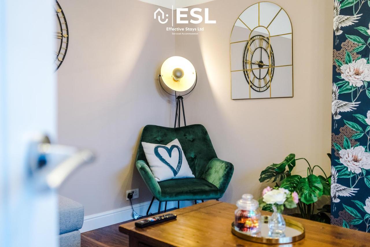Open Plan - 3 Bedroom House - Garden And Outdoor Seating - Driveway Parking - Short Drive To City Centre Saughall Eksteriør billede
