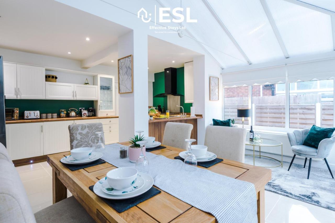 Open Plan - 3 Bedroom House - Garden And Outdoor Seating - Driveway Parking - Short Drive To City Centre Saughall Eksteriør billede
