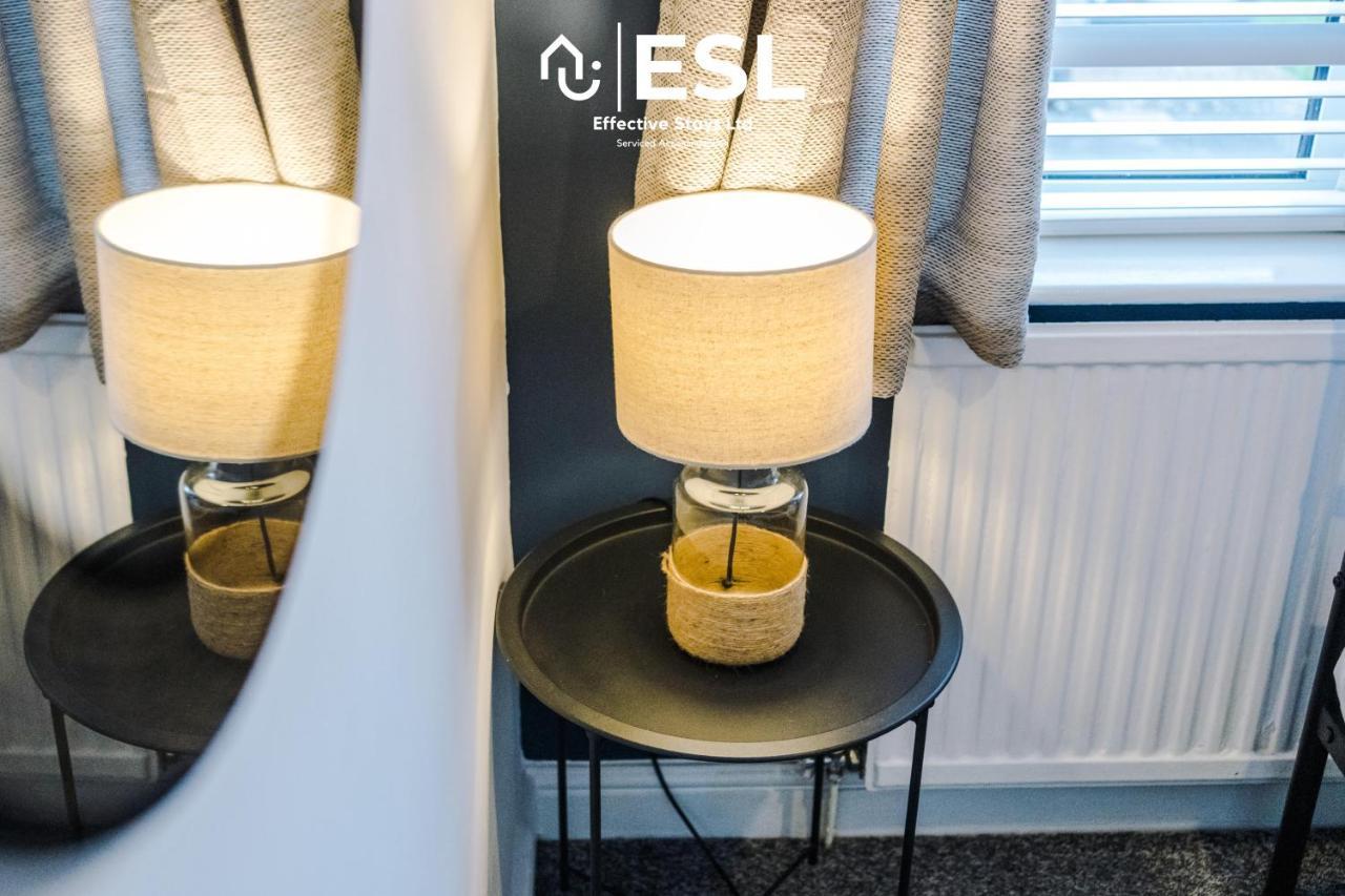 Open Plan - 3 Bedroom House - Garden And Outdoor Seating - Driveway Parking - Short Drive To City Centre Saughall Eksteriør billede