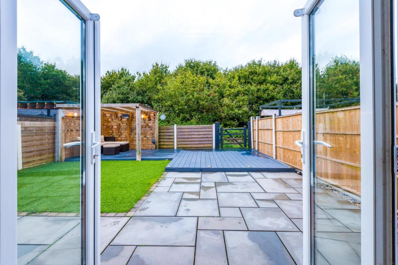 Open Plan - 3 Bedroom House - Garden And Outdoor Seating - Driveway Parking - Short Drive To City Centre Saughall Eksteriør billede