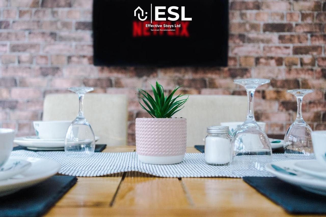 Open Plan - 3 Bedroom House - Garden And Outdoor Seating - Driveway Parking - Short Drive To City Centre Saughall Eksteriør billede