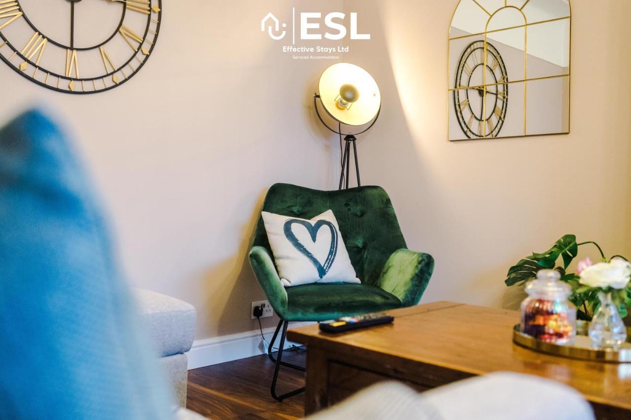 Open Plan - 3 Bedroom House - Garden And Outdoor Seating - Driveway Parking - Short Drive To City Centre Saughall Eksteriør billede